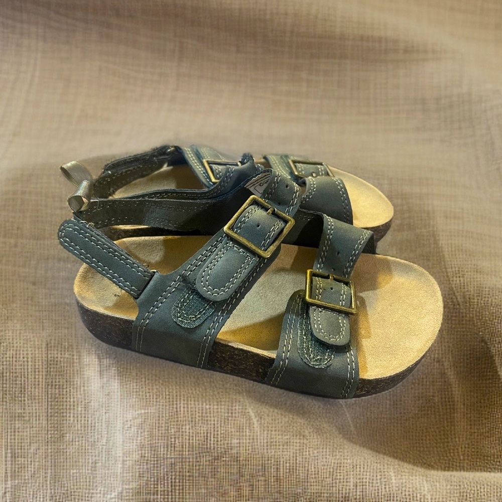 Oshkosh little boy size 11 sandals